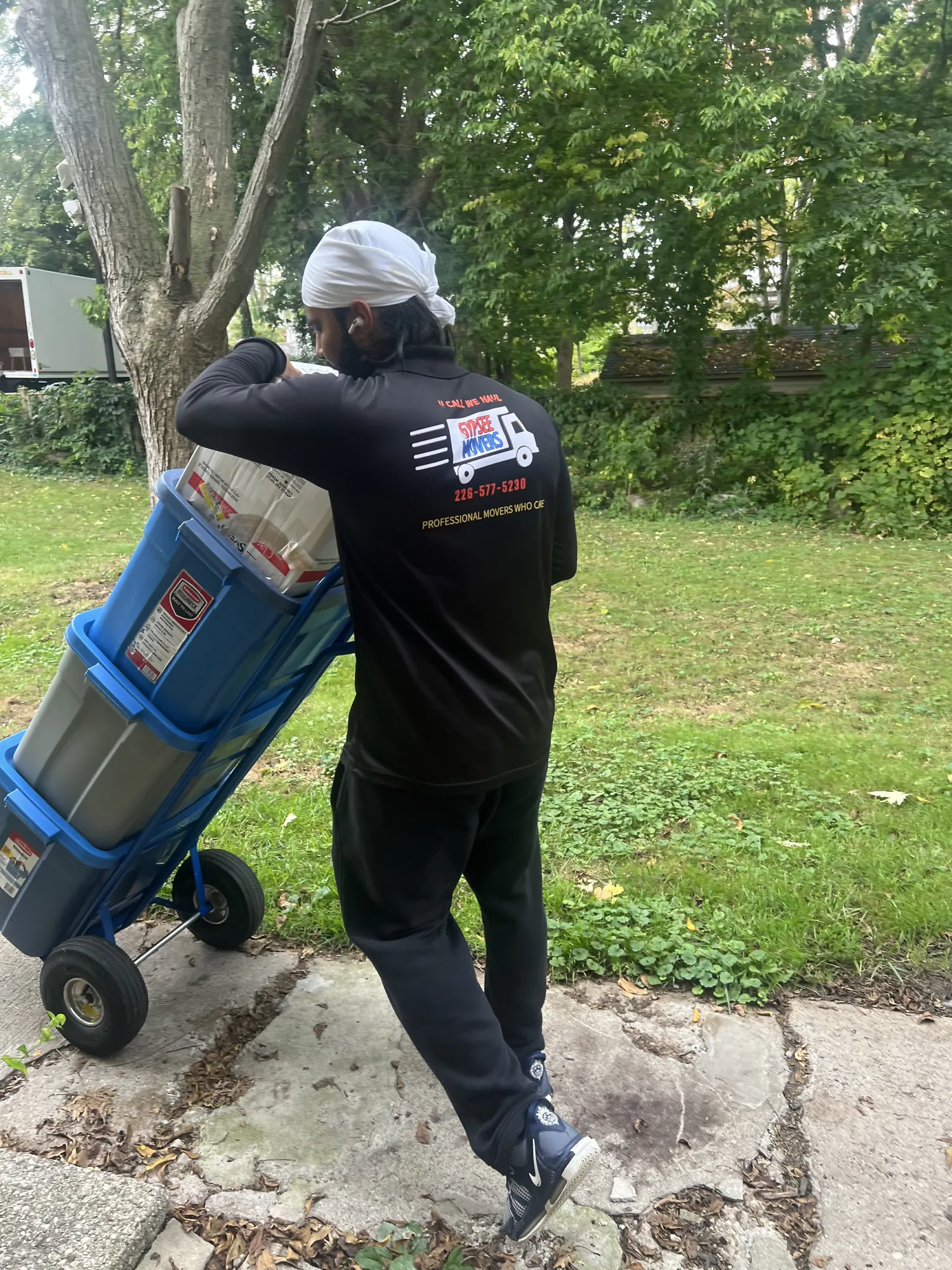 Labor only mover using dolly with bins