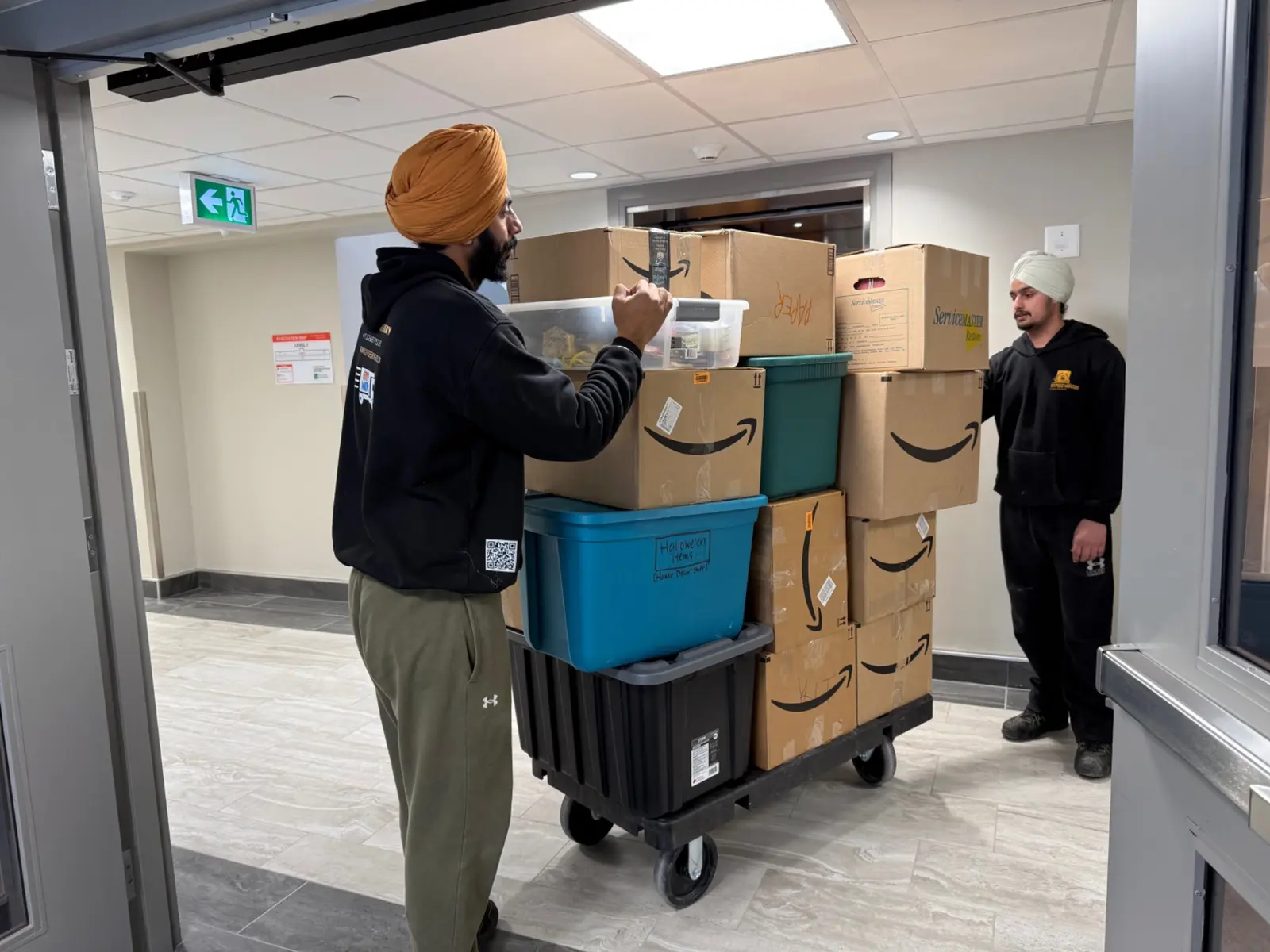 Gypsee Movers using a four-wheel apartment moving cart